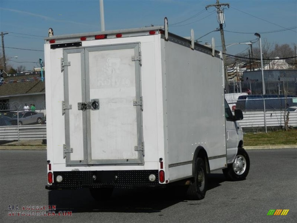 2006 E Series Cutaway E350 Commercial Moving Van - Oxford White / Medium Flint photo #45