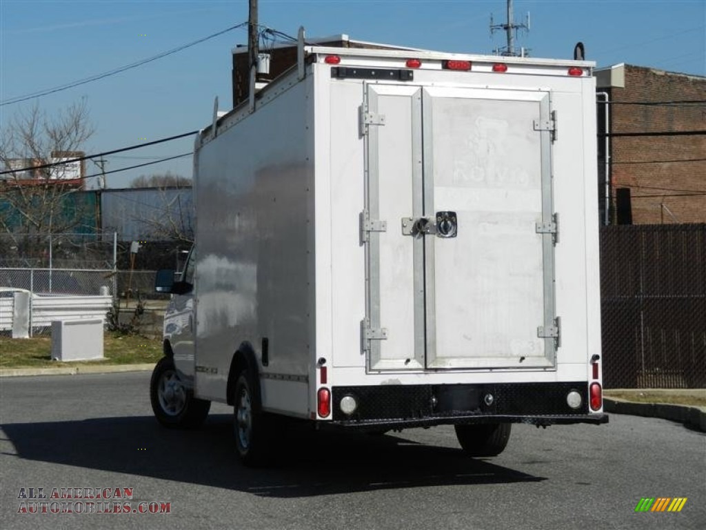2006 E Series Cutaway E350 Commercial Moving Van - Oxford White / Medium Flint photo #46