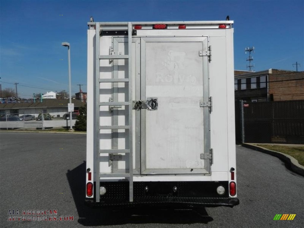 2006 E Series Cutaway E350 Commercial Moving Van - Oxford White / Medium Flint photo #52