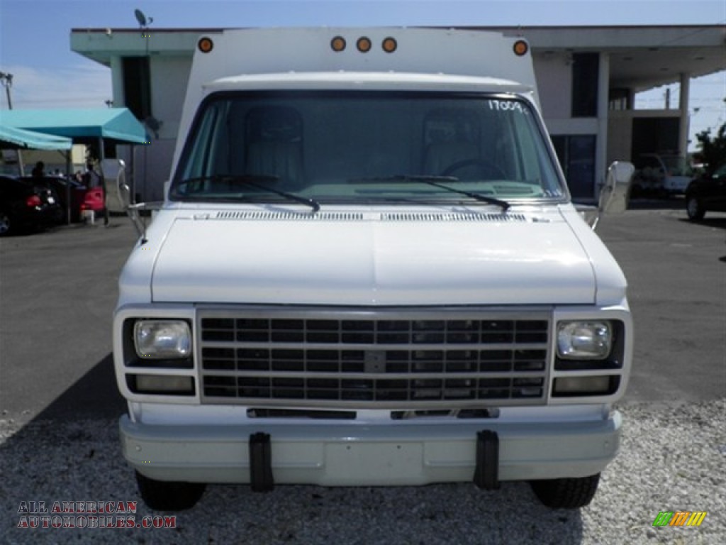 1996 Chevrolet Chevy Van G30 Service Truck in Olympic White photo 3