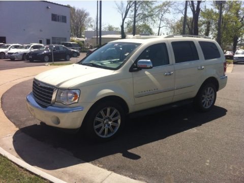 Cool Vanilla White 2007 Chrysler Aspen Limited HEMI 4WD Cool Vanilla White 2007 Chrysler Aspen Limited HEMI 4WD