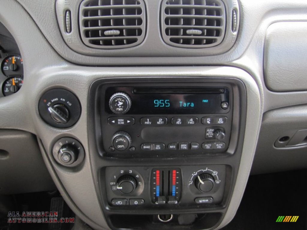 2004 TrailBlazer LS 4x4 - Summit White / Medium Pewter photo #12 2004 TrailBlazer LS 4x4 - Summit White / Medium Pewter photo #12