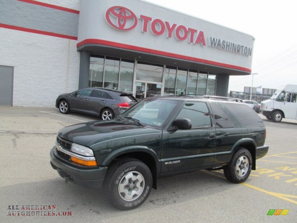 what does a finance manager do at a car dealership