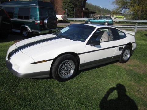 White 1986 Pontiac Fiero GT White 1986 Pontiac Fiero GT