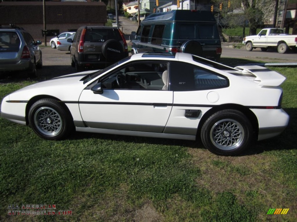 1986 Fiero GT - White / Gray photo #2