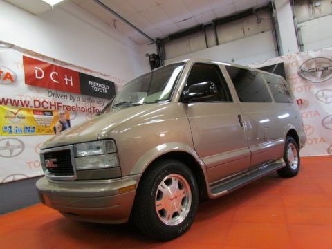 Light Autumnwood Metallic 2003 GMC Safari 