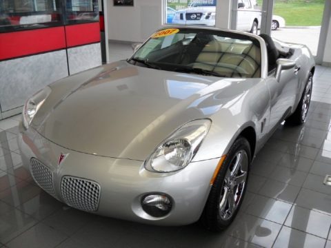 Cool Silver 2007 Pontiac Solstice Roadster Cool Silver 2007 Pontiac Solstice Roadster