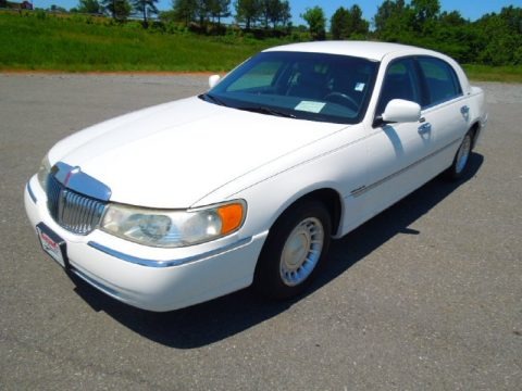 Vibrant White 2000 Lincoln Town Car Signature