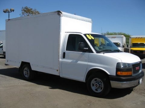 White 2006 GMC Savana Cutaway 3500 Commercial Moving Truck White 2006 GMC Savana Cutaway 3500 Commercial Moving Truck