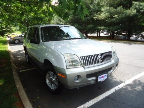 Oxford White 2002 Mercury Mountaineer AWD Oxford White 2002 Mercury Mountaineer AWD