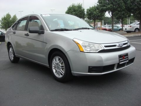 Ingot Silver Metallic 2010 Ford Focus SE Sedan