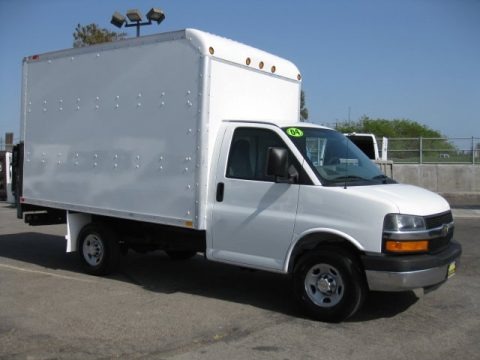 Summit White 2004 Chevrolet Express 3500 Cutaway Moving Van Summit White 2004 Chevrolet Express 3500 Cutaway Moving Van