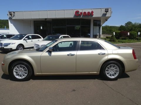 White Gold Pearlcoat 2010 Chrysler 300 Touring