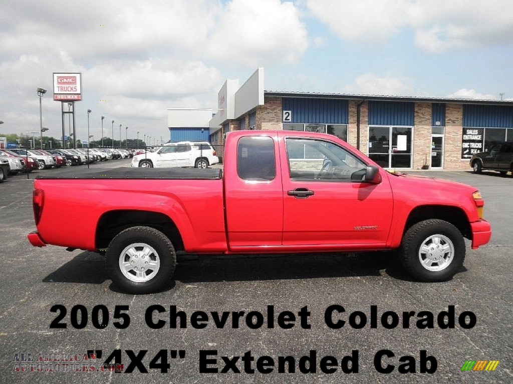 2005 Colorado LS Extended Cab 4x4 - Victory Red / Very Dark Pewter photo #1