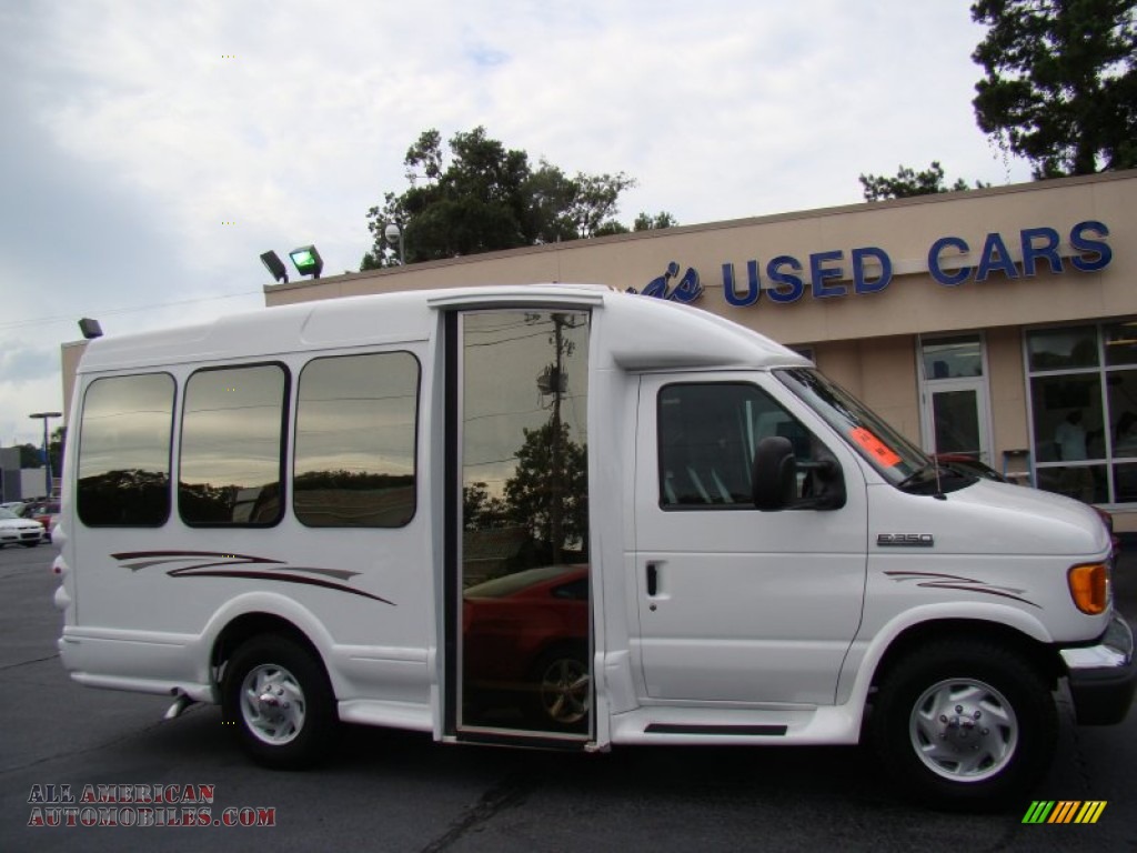 Oxford White / Deep Red Ford E Series Cutaway E350 Commercial Passenger Bus