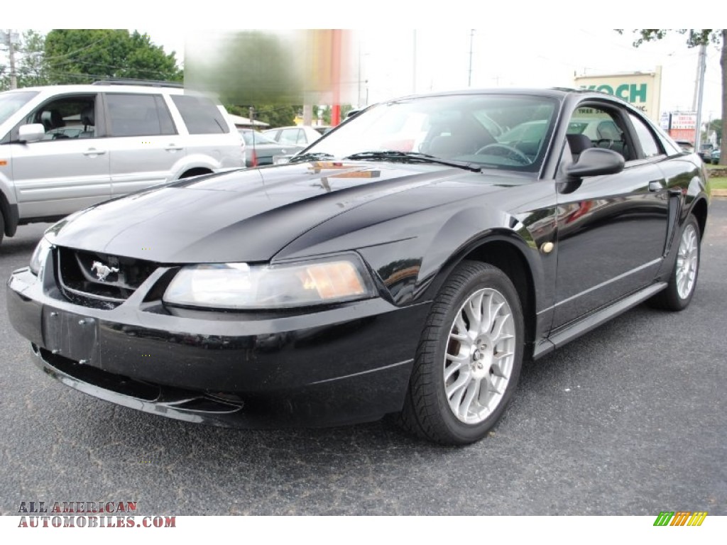 Black / Dark Charcoal Ford Mustang V6 Coupe