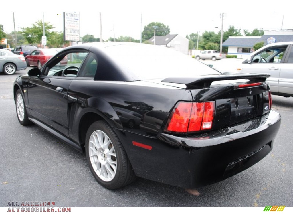 2003 Mustang V6 Coupe - Black / Dark Charcoal photo #4