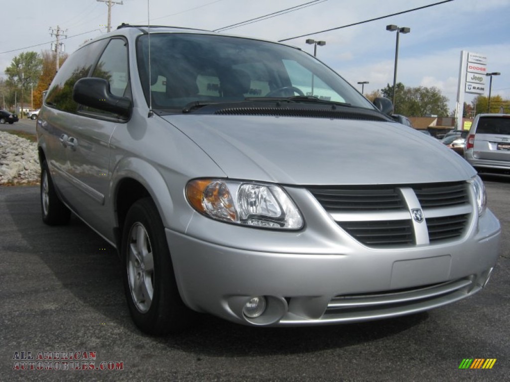 2005 Dodge Grand Caravan Sxt In Bright Silver Metallic - 117541 