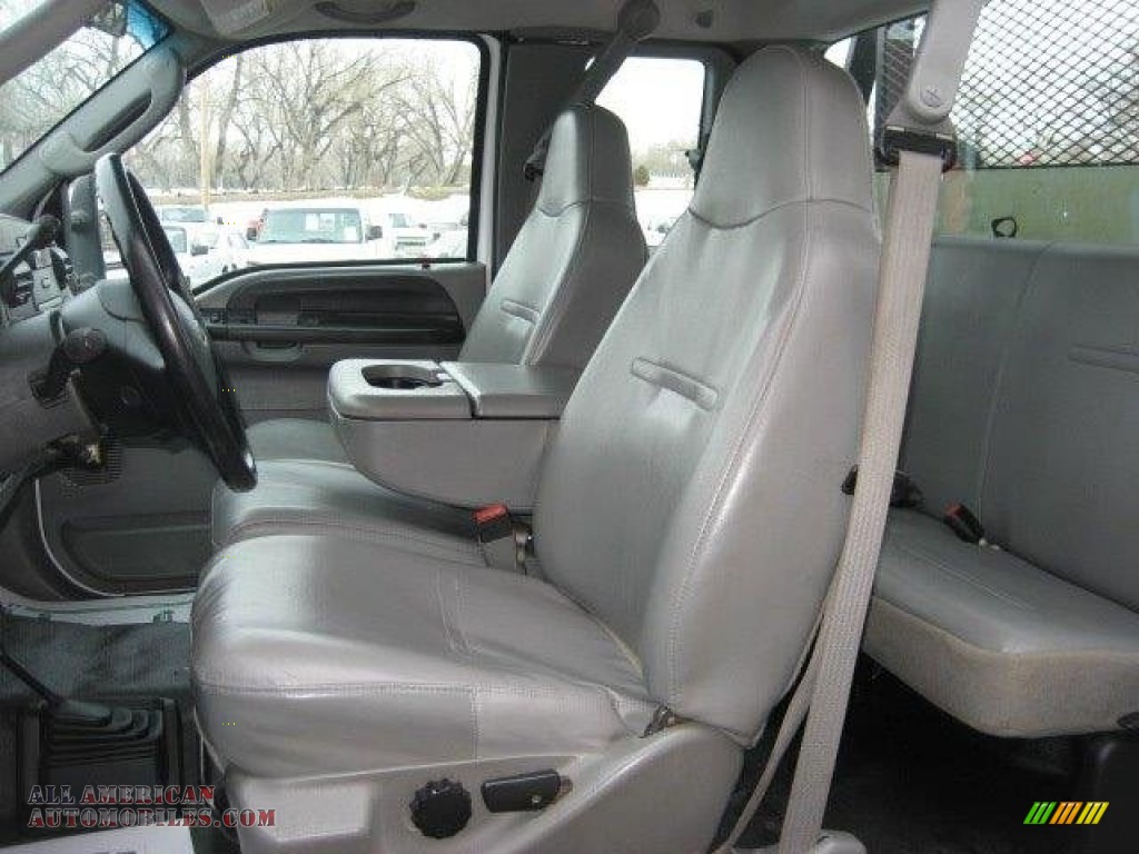 2007 F450 Super Duty XL Regular Cab 4x4 Chassis Utility - Oxford White / Medium Flint photo #9