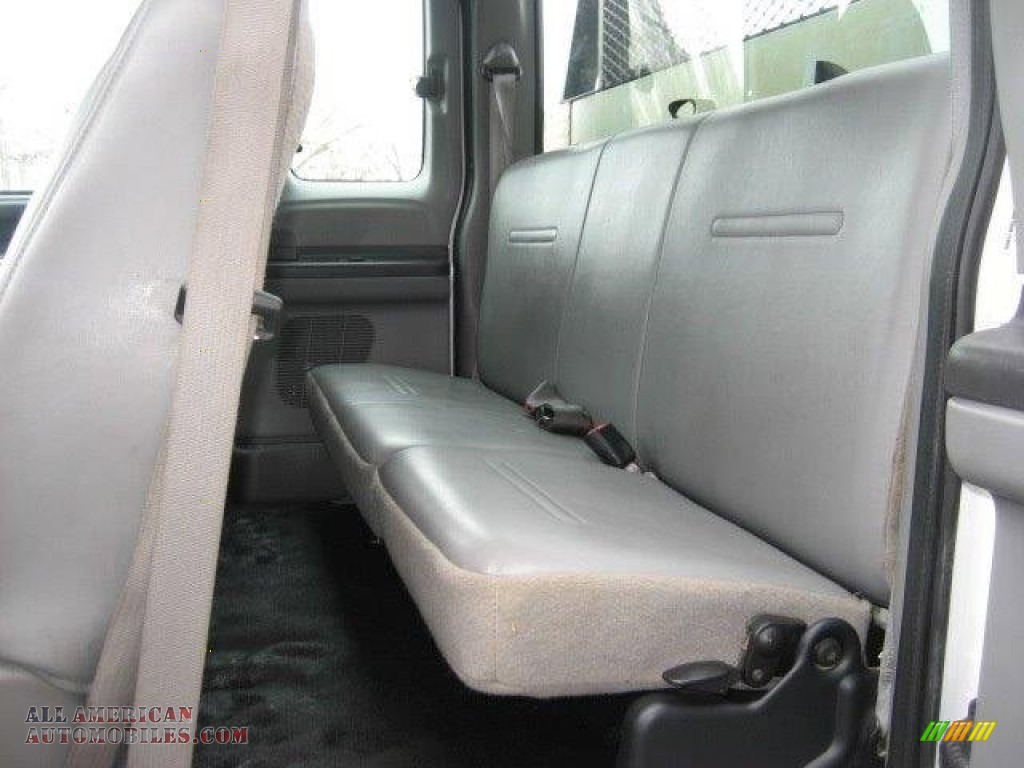 2007 F450 Super Duty XL Regular Cab 4x4 Chassis Utility - Oxford White / Medium Flint photo #10