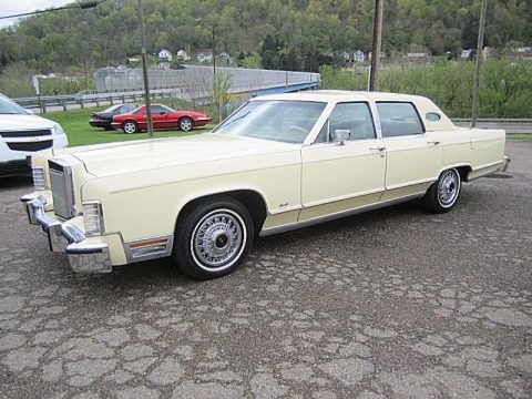 Cream 1978 Lincoln Continental Town Car