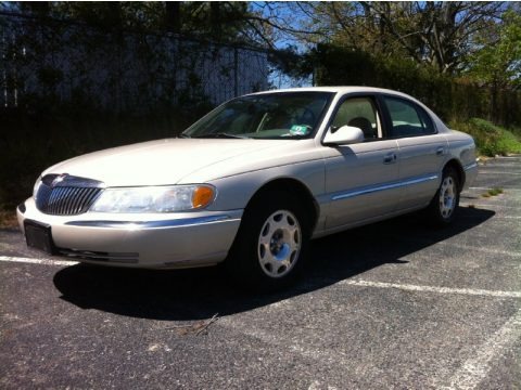 Ivory Parchment Tri-Coat 2002 Lincoln Continental 
