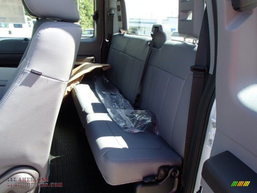 2014 F550 Super Duty XL SuperCab 4x4 Chassis - Oxford White / Steel photo #11