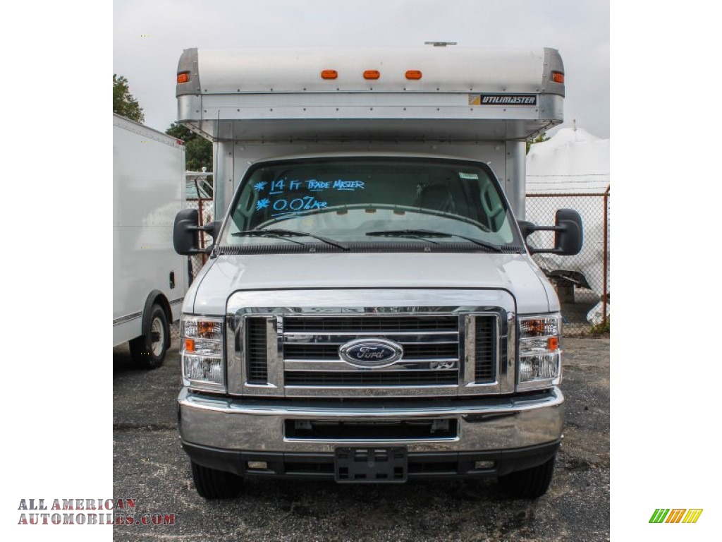 2013 E Series Cutaway E450 Commercial Utility Truck - Oxford White / Medium Flint photo #2