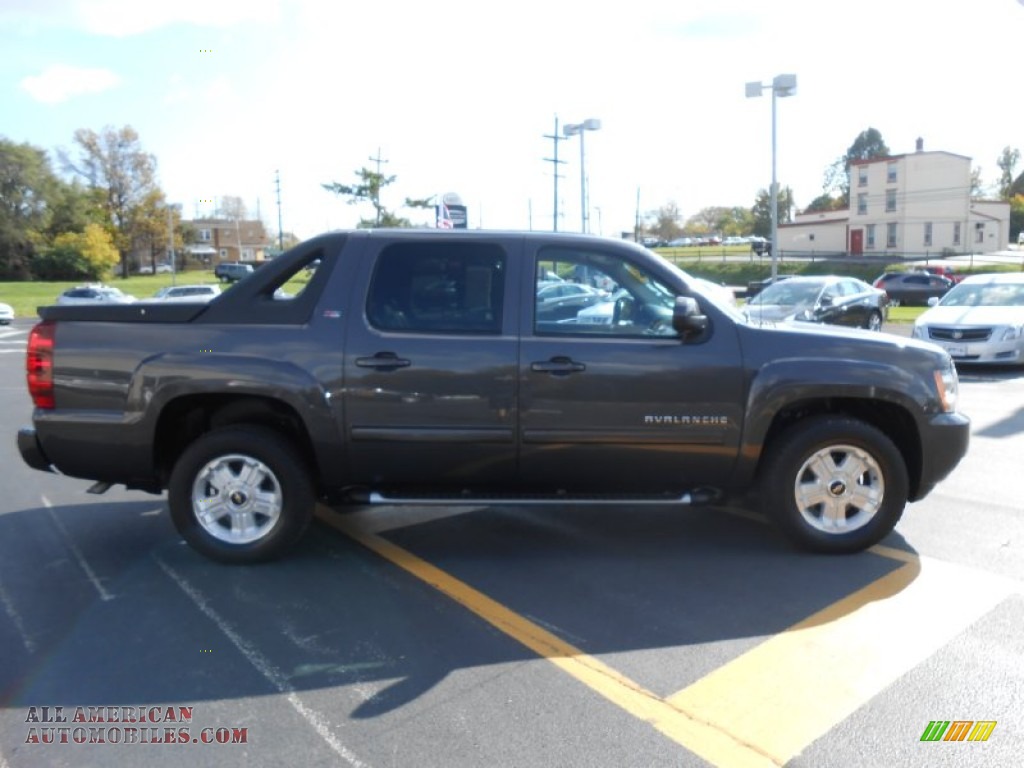 2010 Chevrolet Avalanche Z71 4x4 in Taupe Gray Metallic photo 4