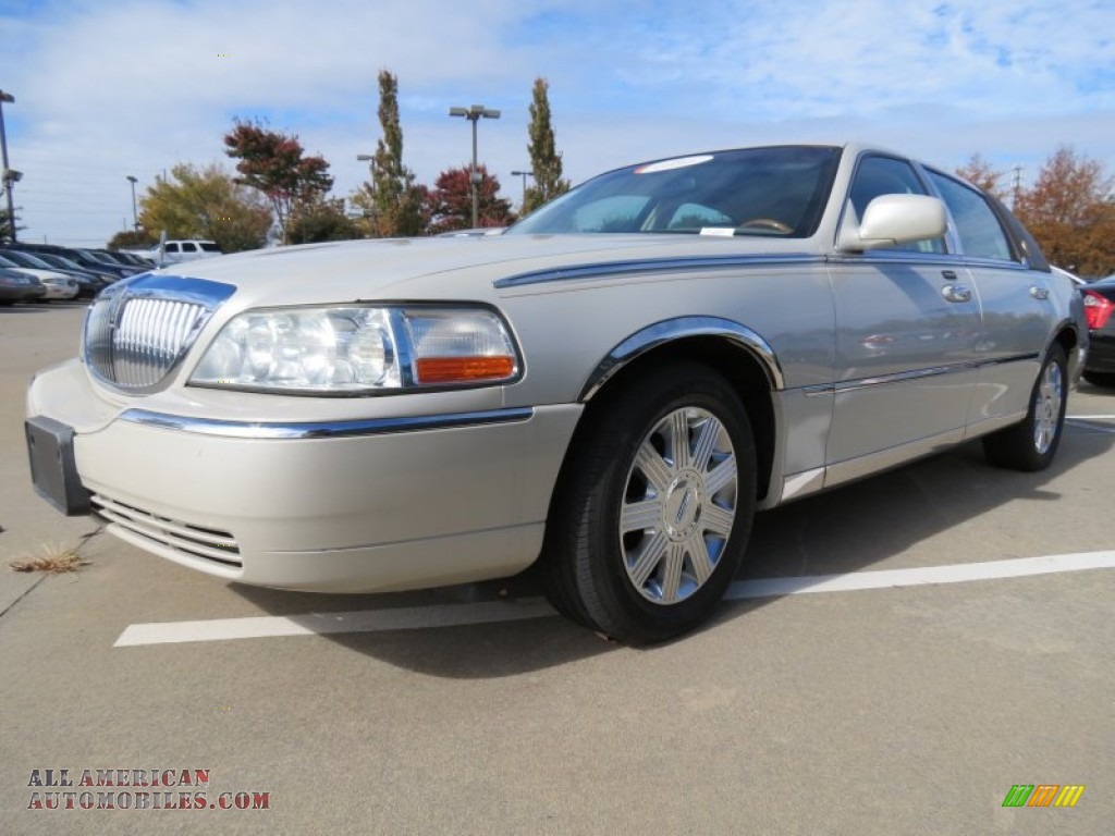 Light French Silk / Light Parchment Lincoln Town Car Ultimate
