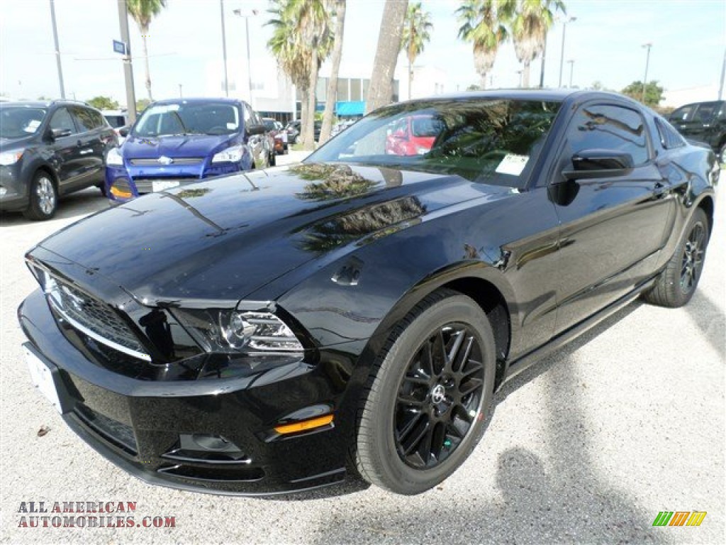 Black / Charcoal Black Ford Mustang V6 Coupe