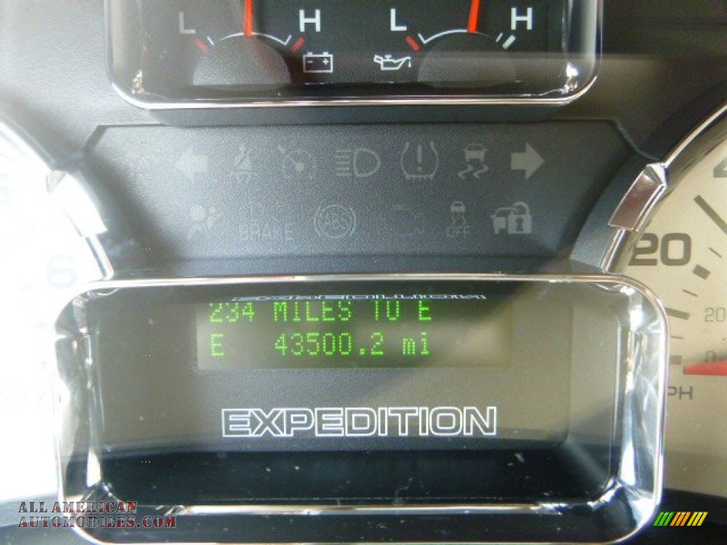 2012 Expedition XLT 4x4 - Oxford White / Camel photo #25