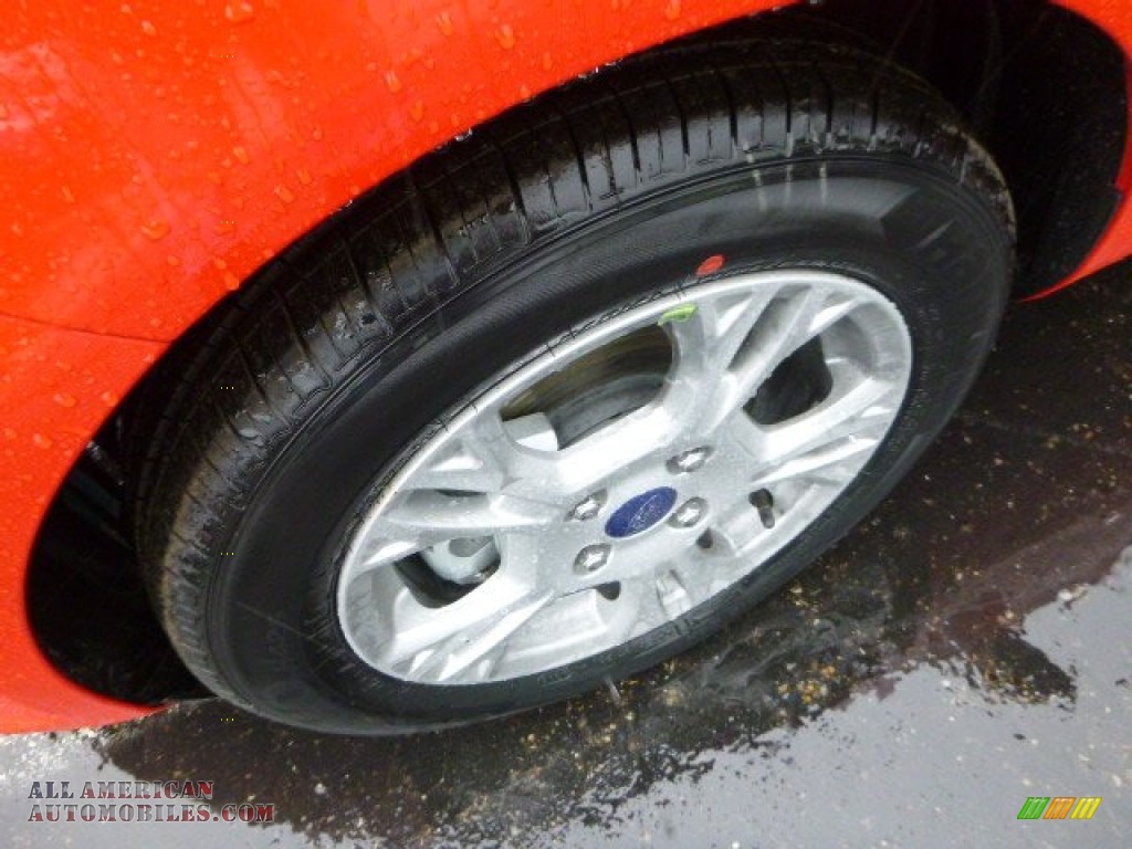 2014 Fiesta SE Sedan - Race Red / Medium Light Stone photo #7