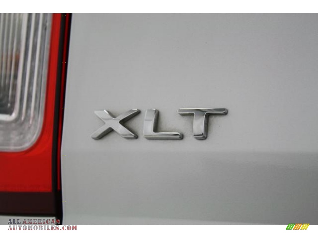 2011 Explorer XLT 4WD - Ingot Silver Metallic / Charcoal Black photo #10