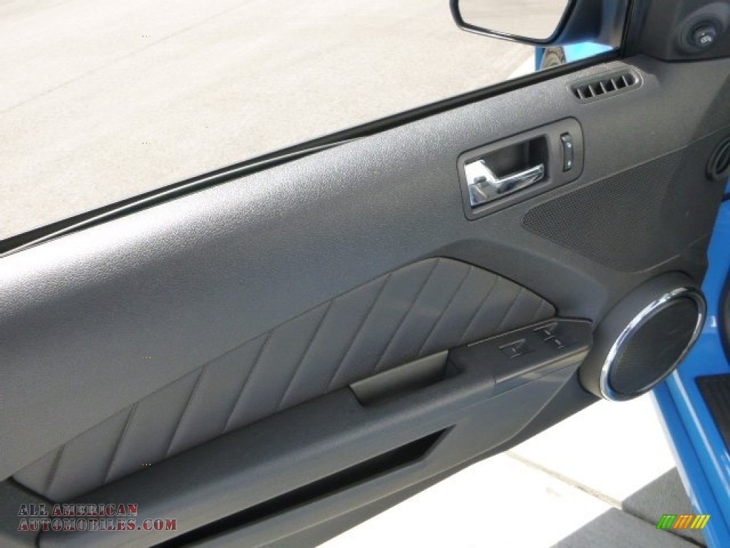 2014 Mustang V6 Premium Convertible - Grabber Blue / Charcoal Black photo #17