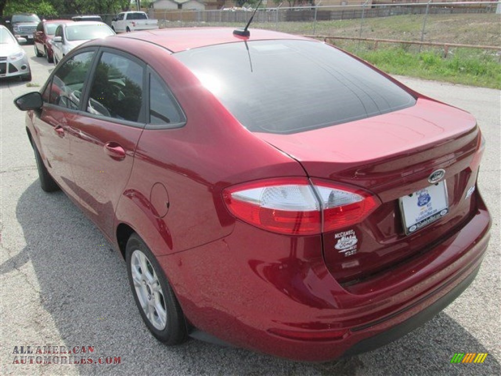2014 Fiesta SE Sedan - Ruby Red / Charcoal Black photo #4