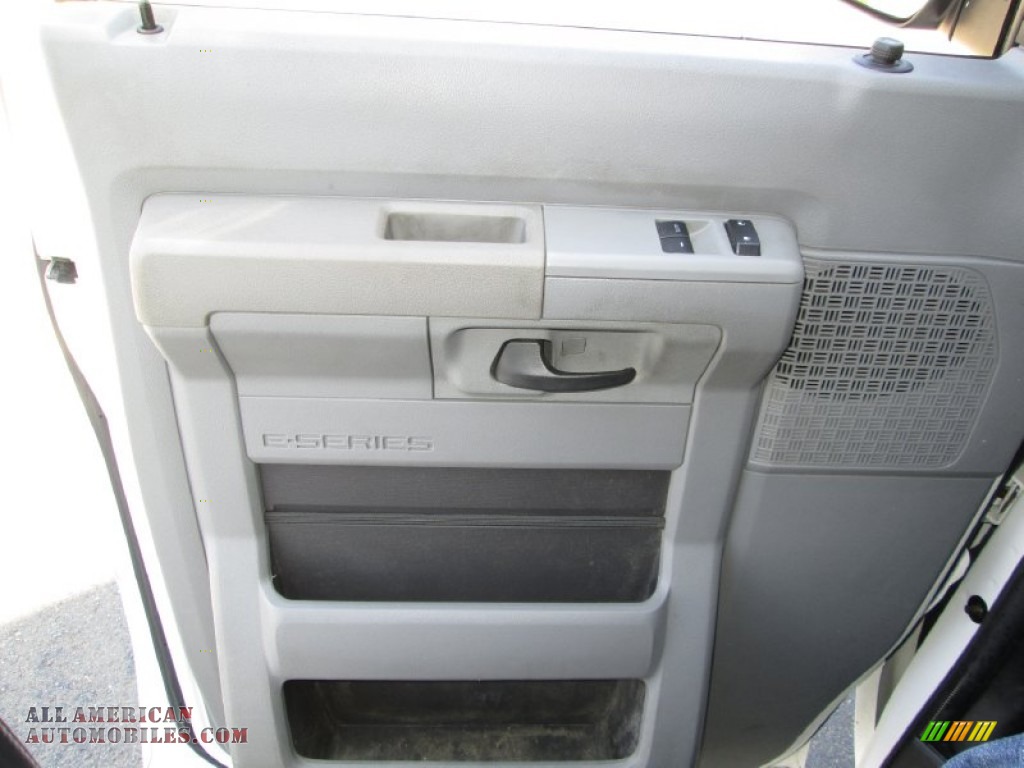 2011 E Series Van E150 Commercial - Oxford White / Medium Flint photo #20