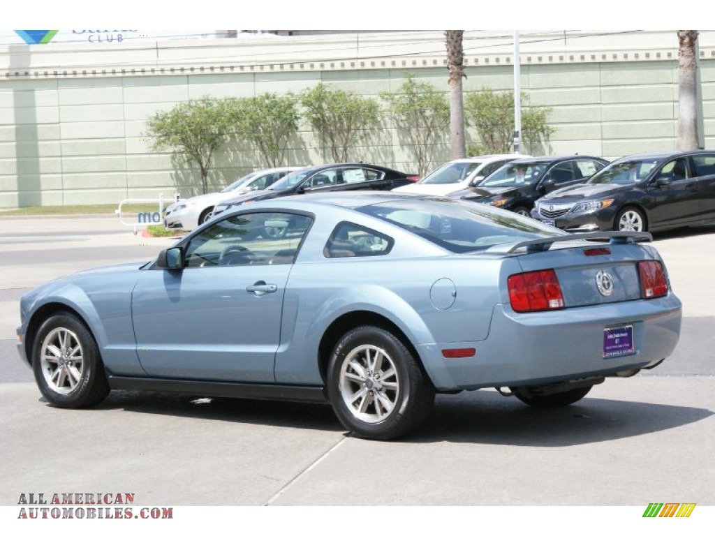 2005 Mustang V6 Premium Coupe - Windveil Blue Metallic / Light Graphite photo #6