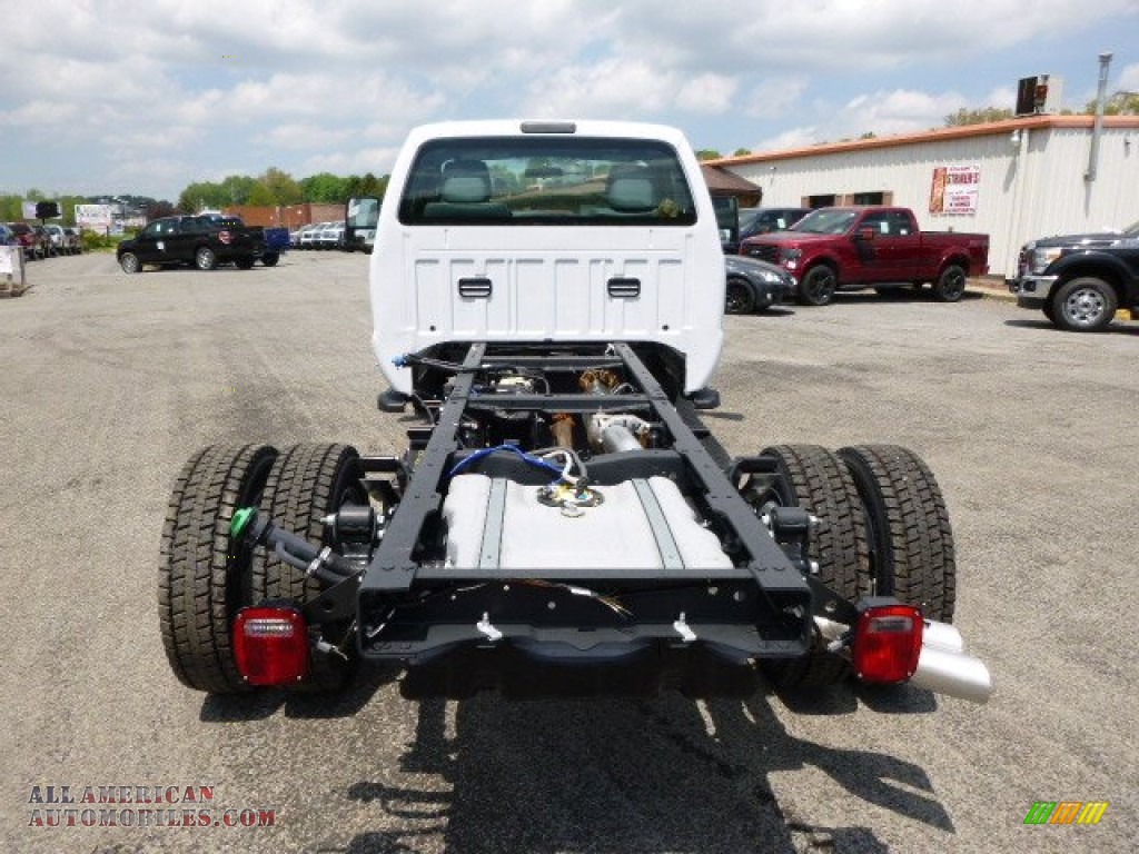 2015 F550 Super Duty XL Regular Cab 4x4 Chassis - Oxford White / Steel photo #7
