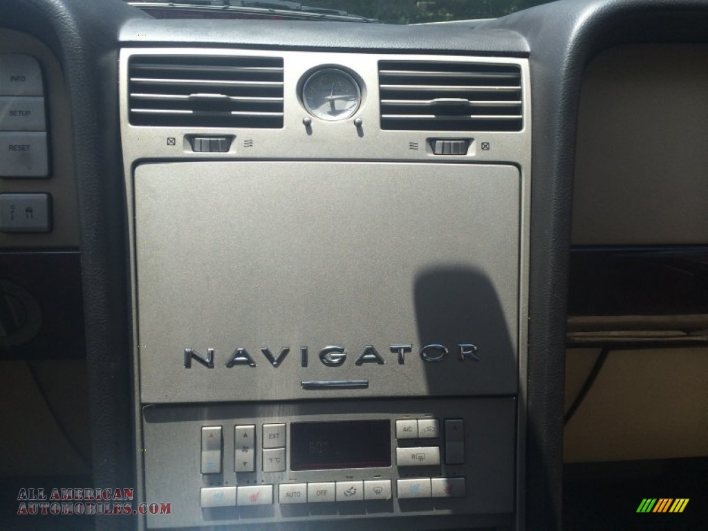 2006 Navigator Ultimate 4x4 - Light French Silk Metallic / Camel photo #8