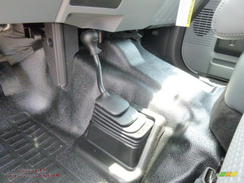 2015 F350 Super Duty XL Super Cab 4x4 Utility - Oxford White / Steel photo #15