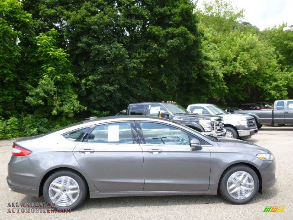 Sterling Gray / Charcoal Black Ford Fusion SE