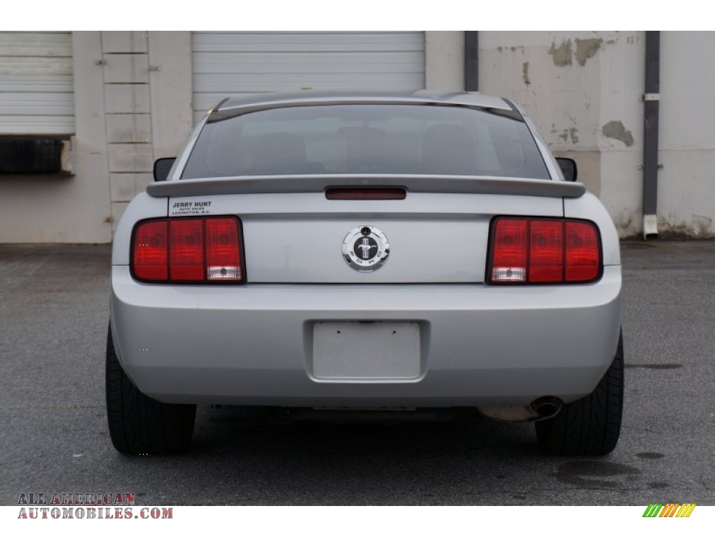 2007 Mustang V6 Deluxe Coupe - Satin Silver Metallic / Dark Charcoal photo #25