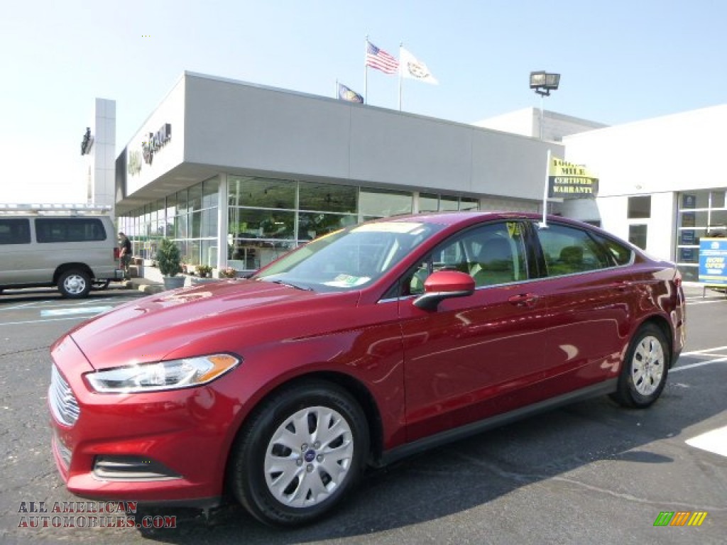 Ruby Red Metallic / Earth Gray Ford Fusion S