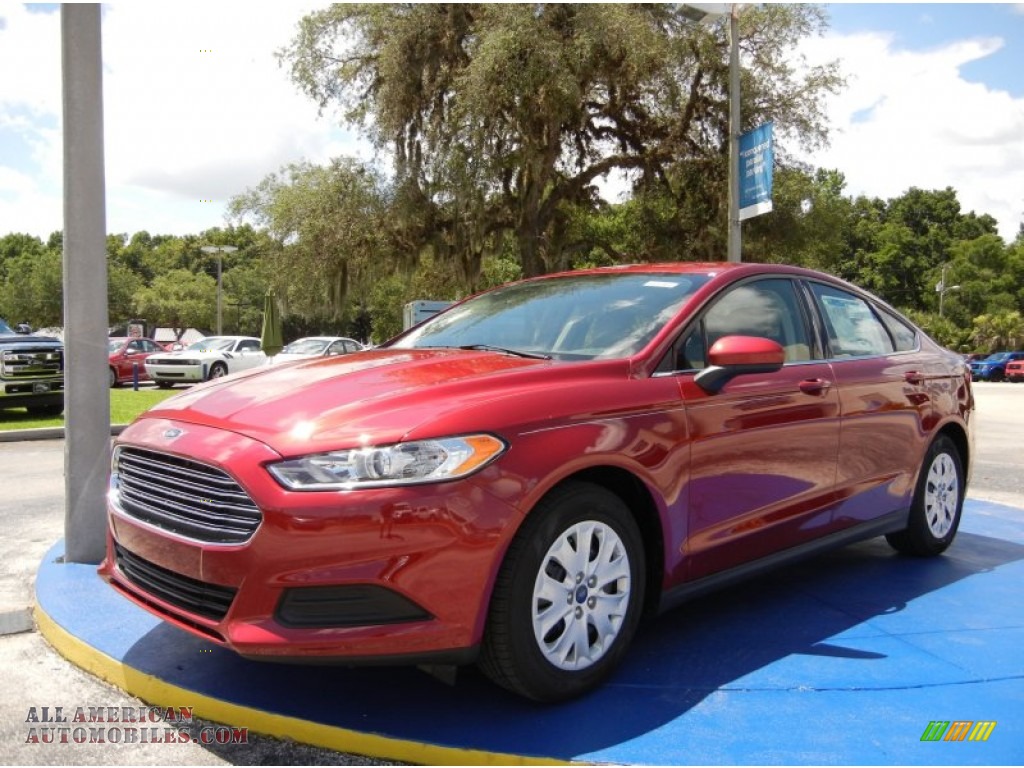 Ruby Red / Earth Gray Ford Fusion S