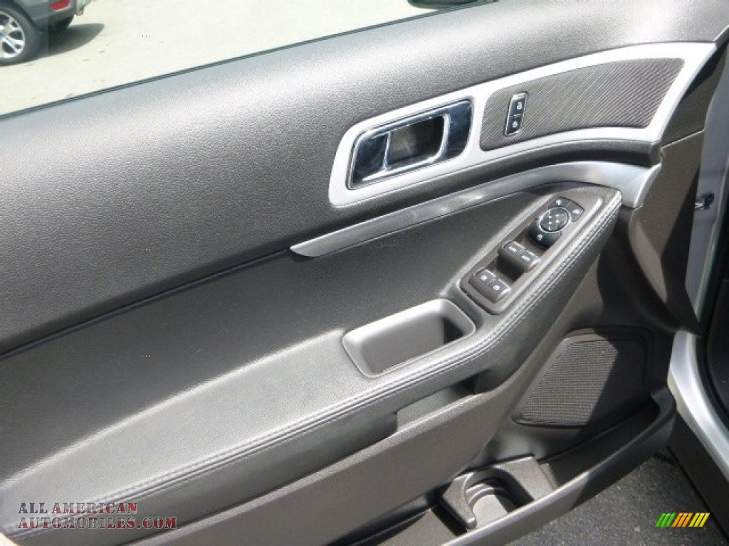 2011 Explorer XLT 4WD - Ingot Silver Metallic / Charcoal Black photo #20