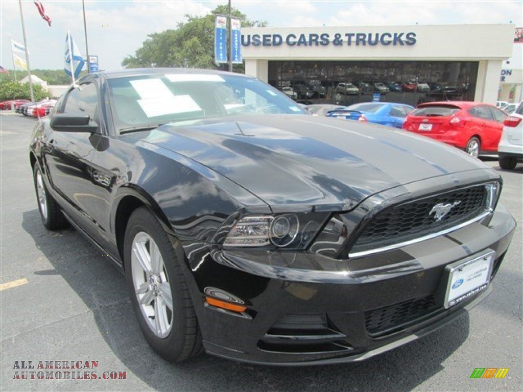 Black / Charcoal Black Ford Mustang V6 Premium Coupe