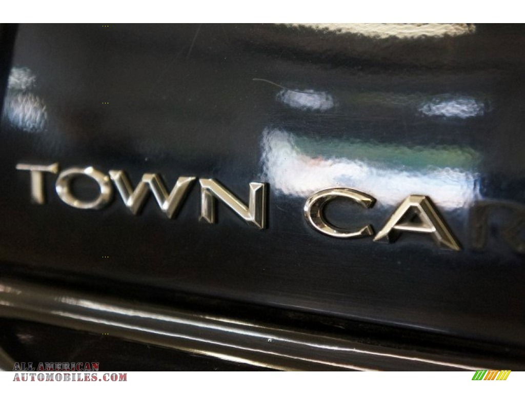 2006 Town Car Signature - Black / Black photo #66