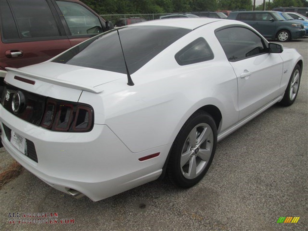 Oxford White / Charcoal Black Ford Mustang GT Coupe