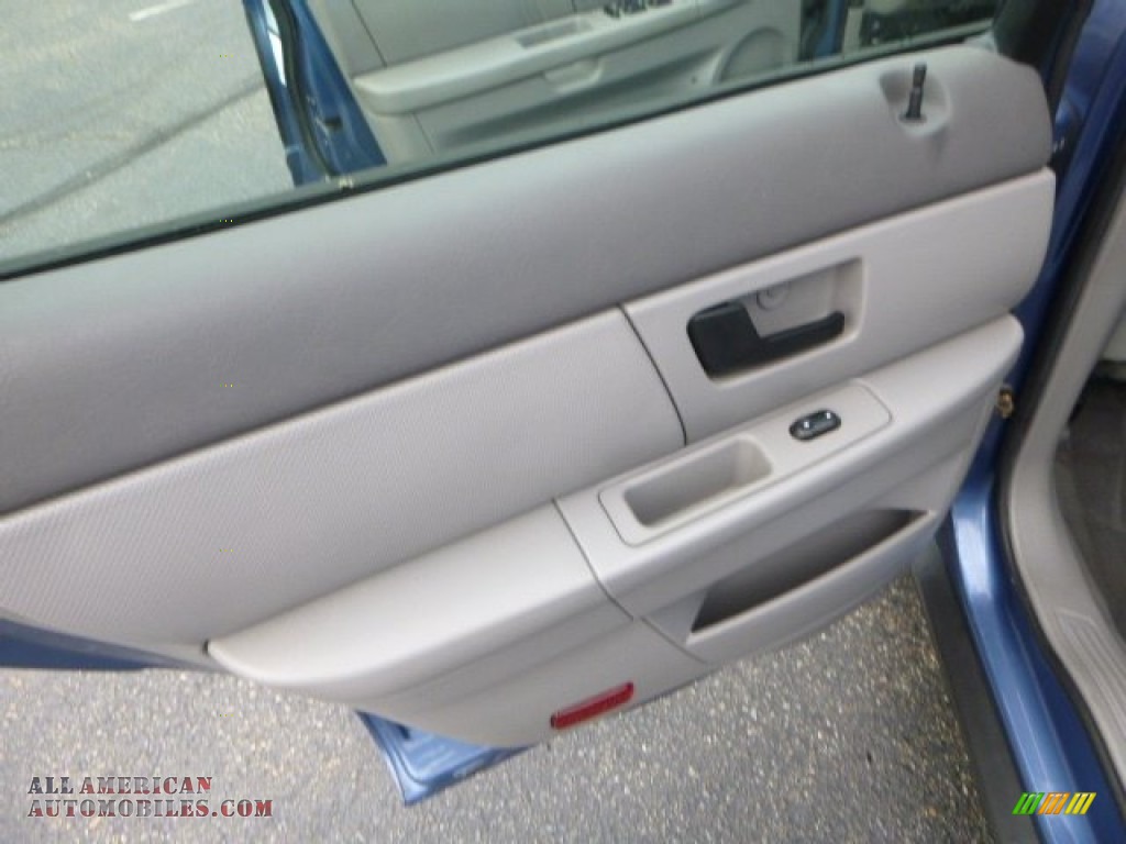 2004 Taurus SES Sedan - True Blue Metallic / Medium Graphite photo #13